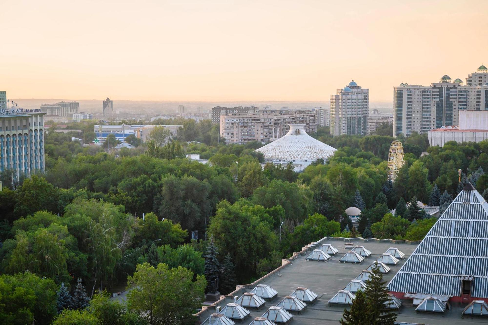 Бизнес И Отдых Almaty Esterno foto